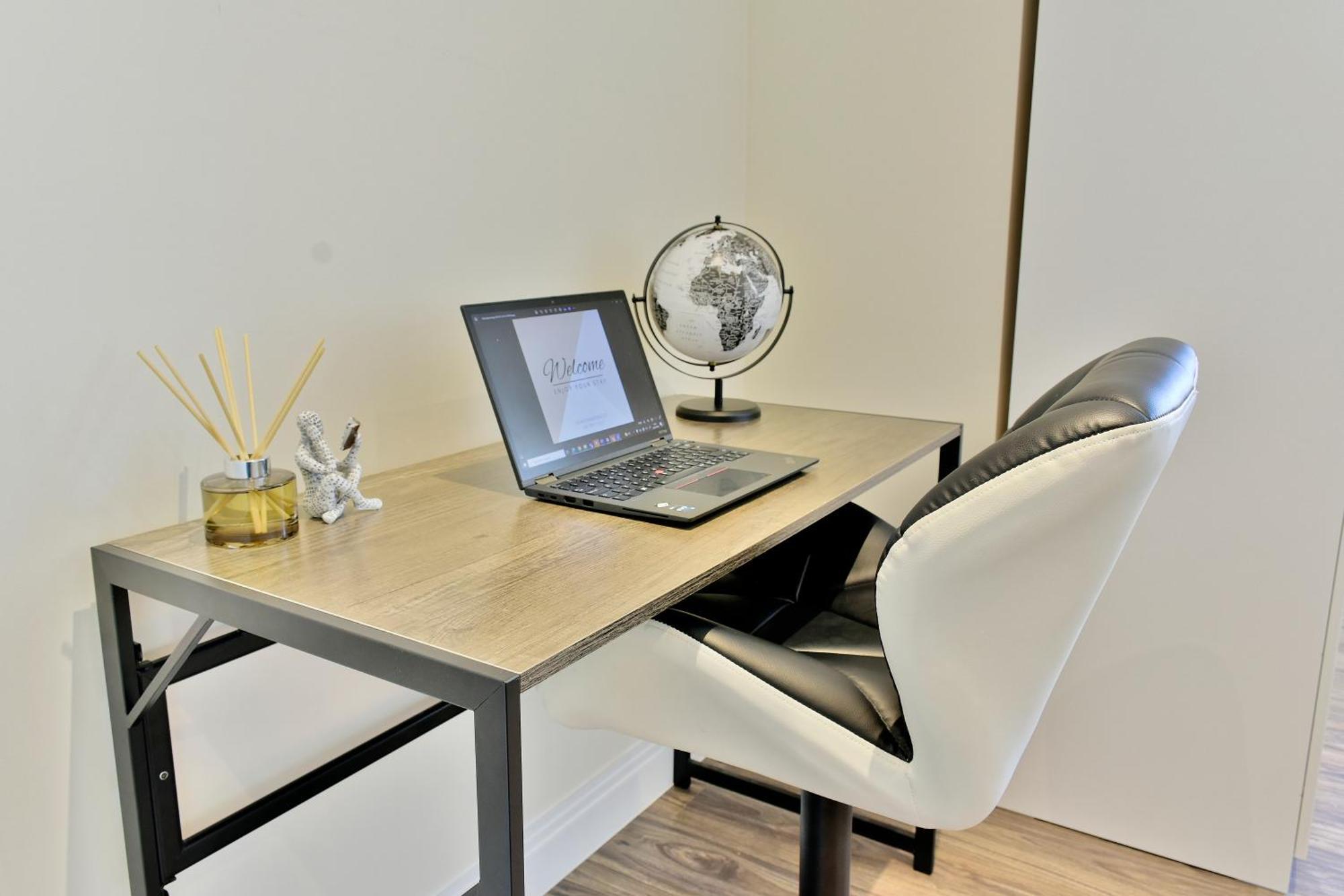 Stunning Apartment Near Citycentre & Oracle เรดดิ้ง ภายนอก รูปภาพ